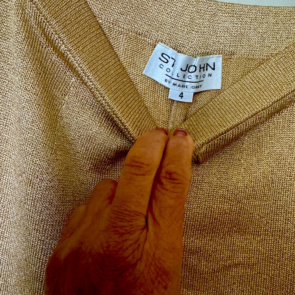Just in time for the upcoming holiday season. Beautiful gold St.John pants.